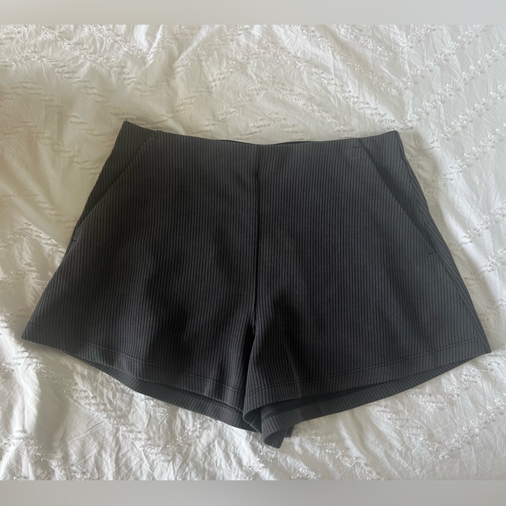 Lululemon Ribbed Softstreme High Rise Short 2”